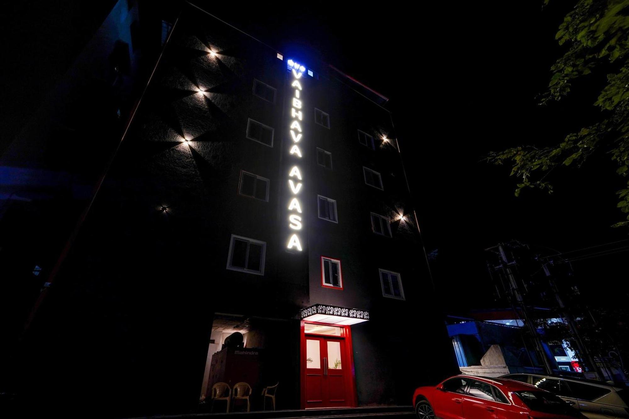 Super Townhouse De Alphabet Tirupati Hotel Exterior photo